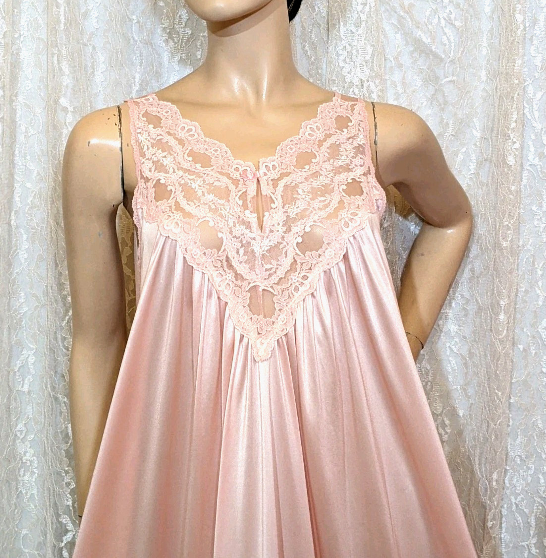 VTG Vanity Fair Lingerie Nightgown Pink Lace Free Bust Antron II Nylon L Sweep M