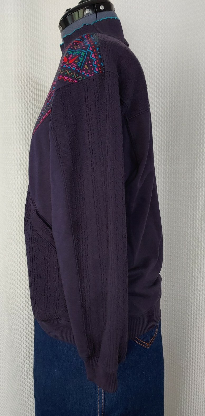 Vintage Blast Navy Sweatshirt with Pockets and Chest Design Size Medium