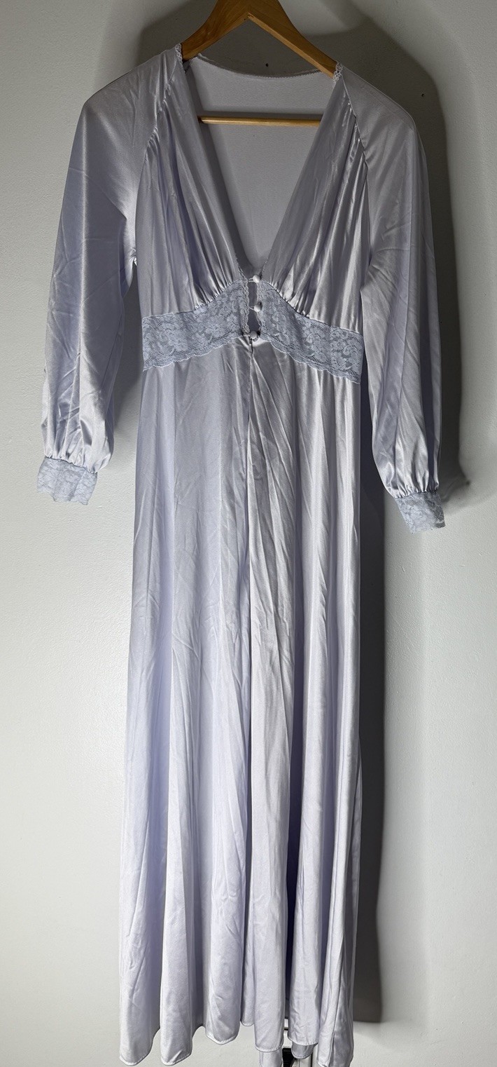 Vintage Vanity Fair Long Sleeve Night Gown Size 34 Pale Purple