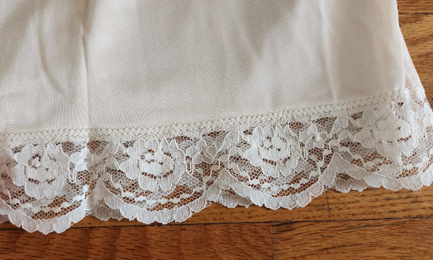 Vintage NWT Half Slip Dress Y2K Silky Skirt Beige Cream nylon lace Lingerie
