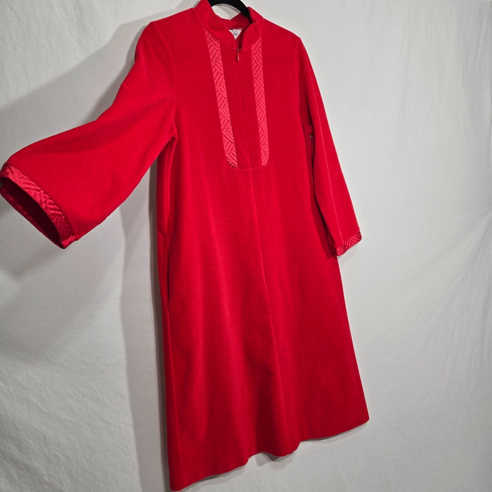 U.S.A. Vintage VANITY FAIR Red VELVET Satin Trim Mid-Length House Dress Size S.