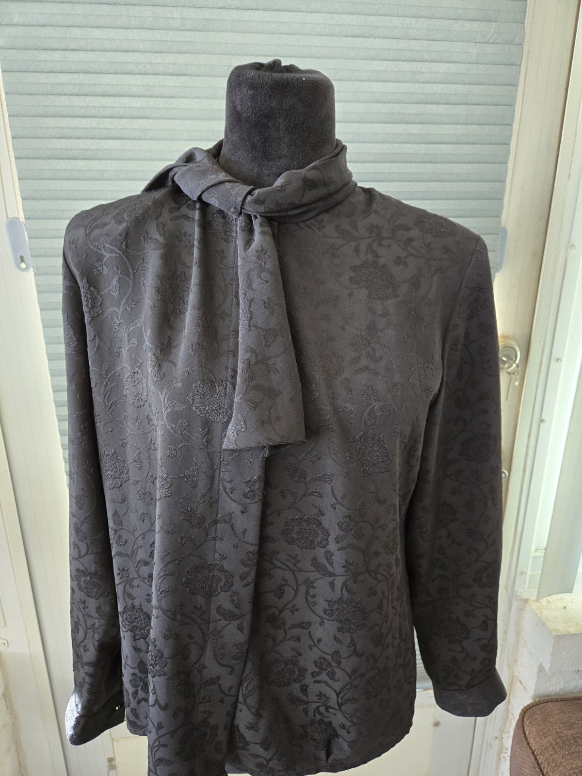 Vintage Evan Picone Petite Black Textured Button Down Shirt Sz 8 Tie Accents