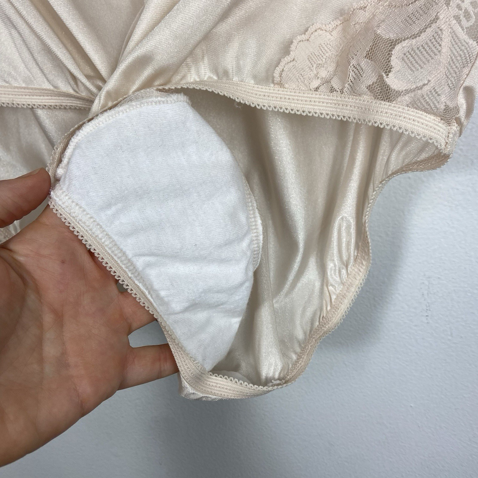 2 Pairs Vintage Vanity Fair 8 / 2XL Silky Panties Lace Nylon Semi Sheer 13-001