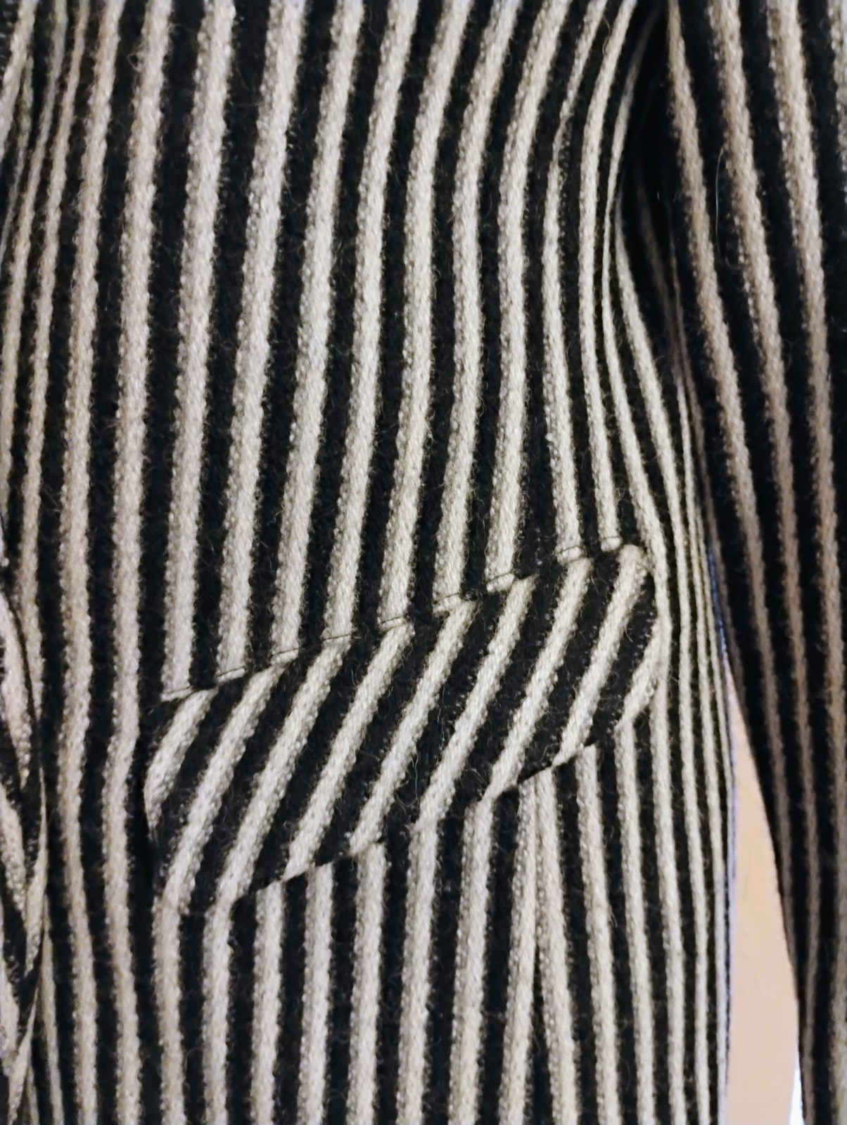 VTG 1980’s South Korean „Jayeonhee” Black & White Striped Wool Skirt Suit