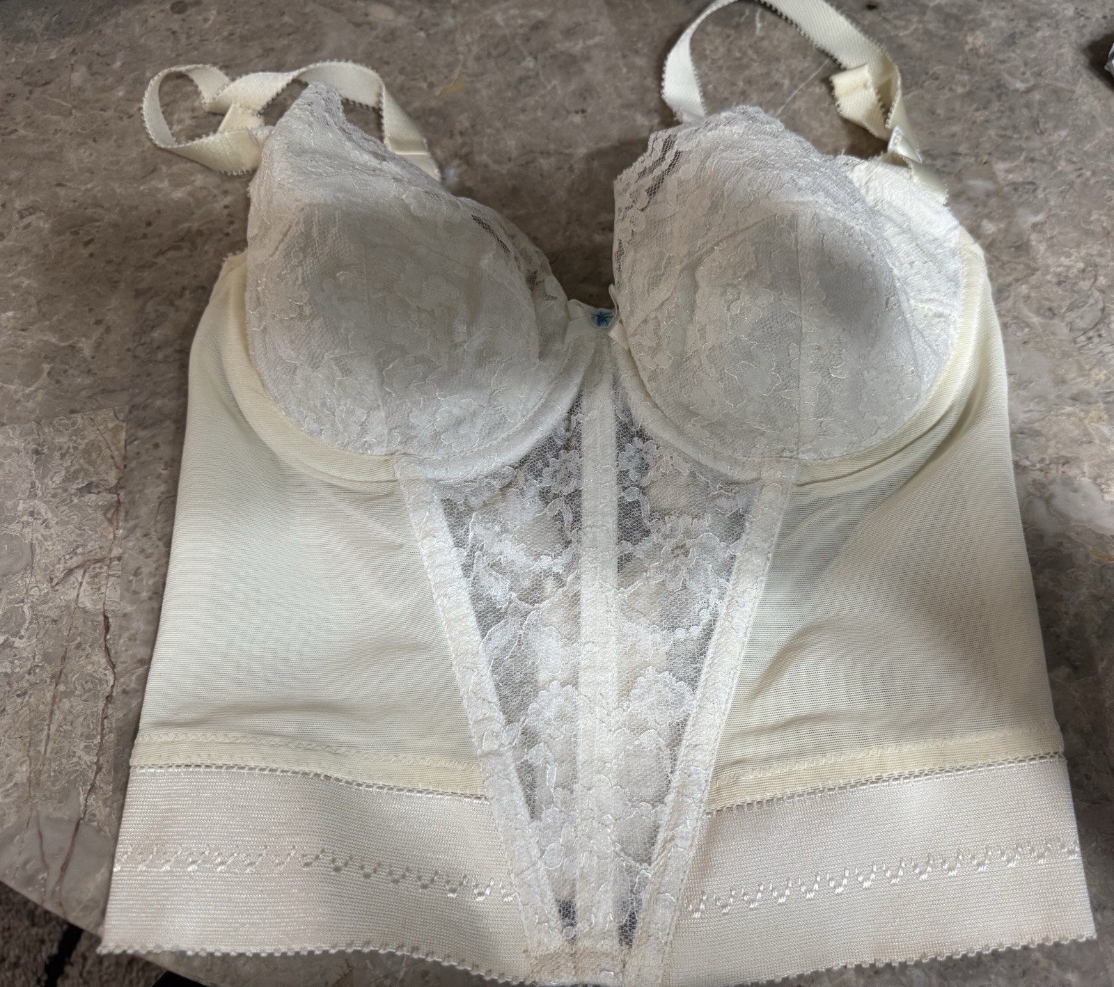 VINTAGE LILYETTE SECRET FULFILLMENT BRA ! SIZE 34 / 35 C
