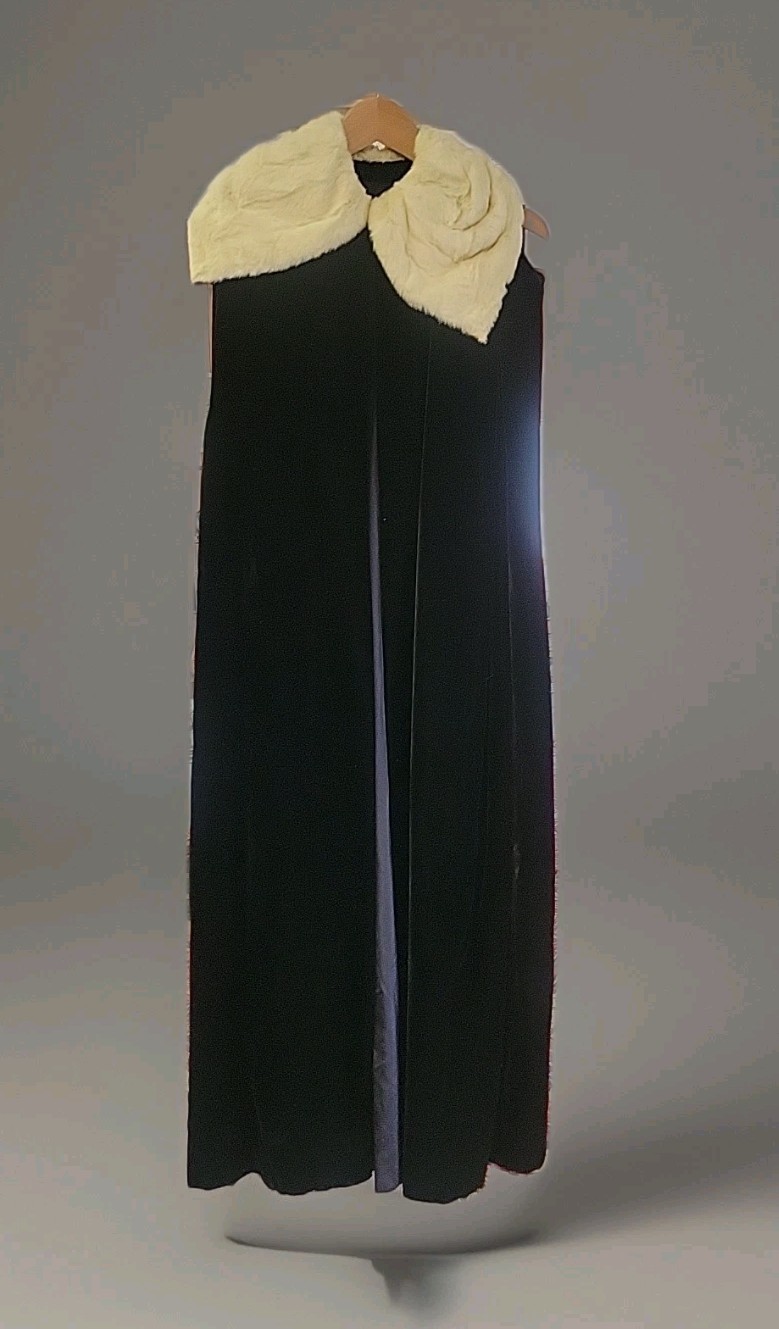 AMAZING VINTAGE 30’S COLLARED BLACK VELVET & WHITE ERMINE ART DECO OPERA CAPE