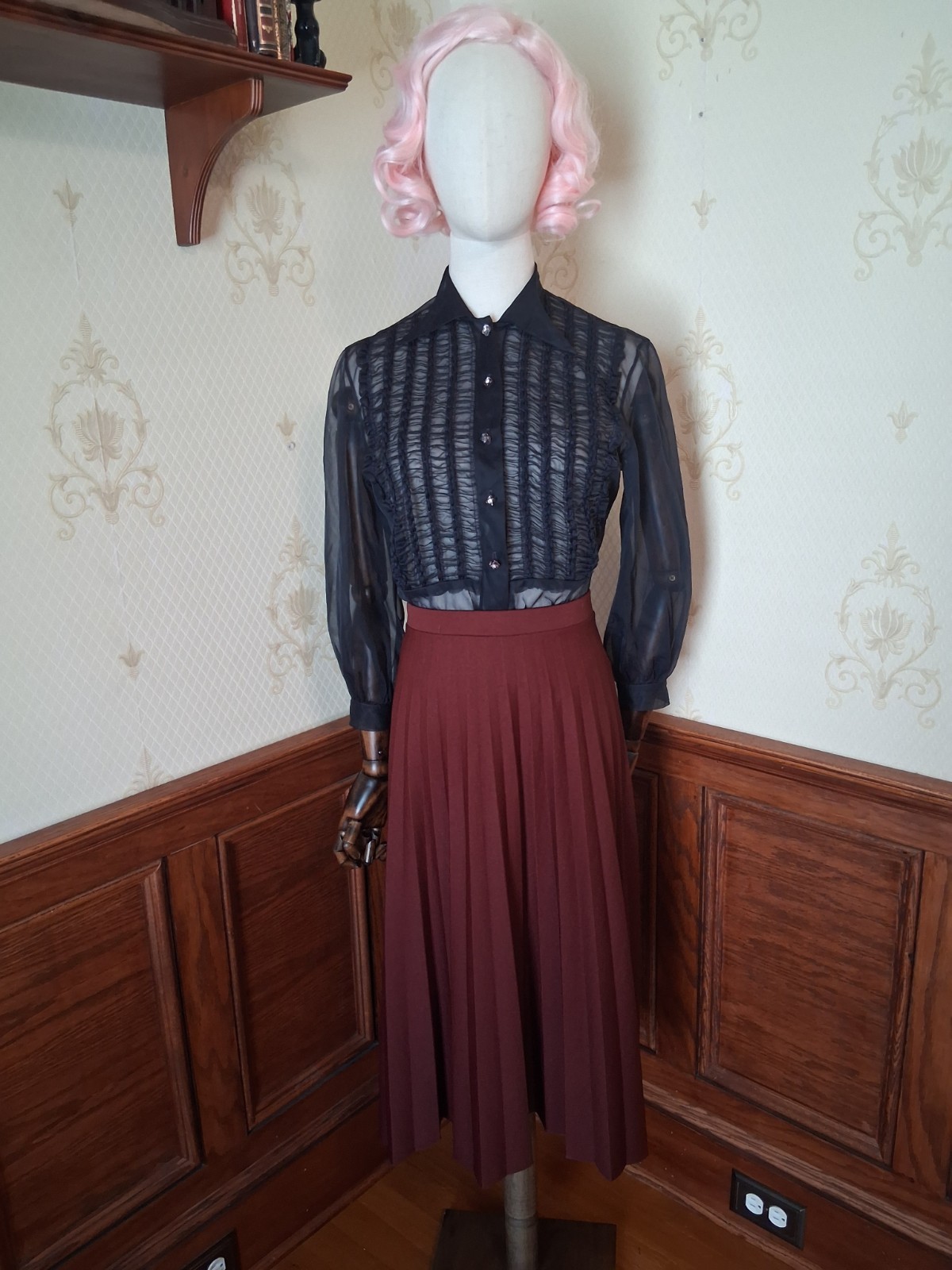 Vintage 1960s/70s Ivy Stevens Maroon Accordion Pleat Preppy Dark Academia Skirt