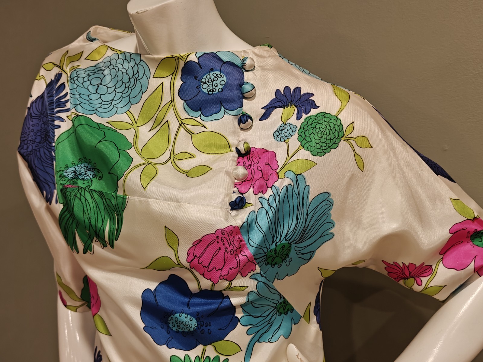 Fun Vintage Floral Jan Sue Satin Dress With Bold Pink And Blue Poppies