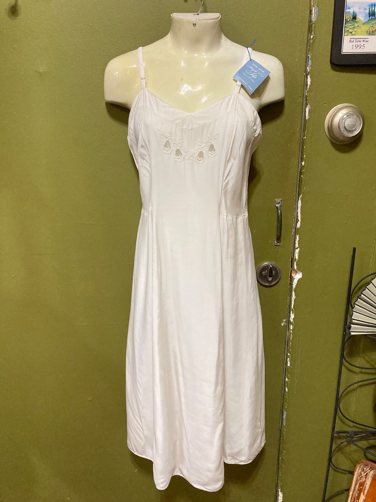 New Old Stock Retro Carol Brent Straight Cut Princess Style Slip Sz 34″ Small