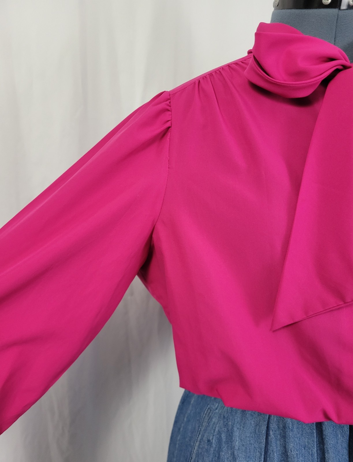 Vintage Judy Bond Magenta Button Down Blouse w Tie Collar Size 18