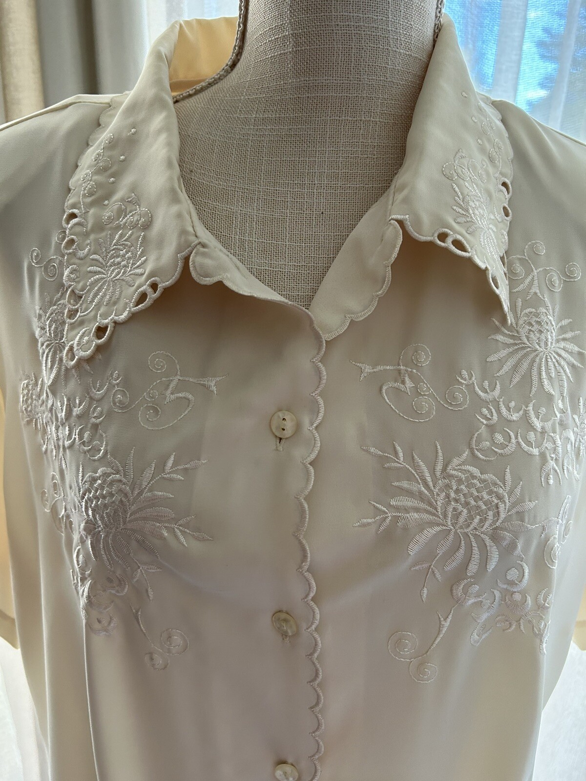 Vintage Retro 80s Beige Embroidered Blouse Cottagecore Grandma Fairy Whimsical L