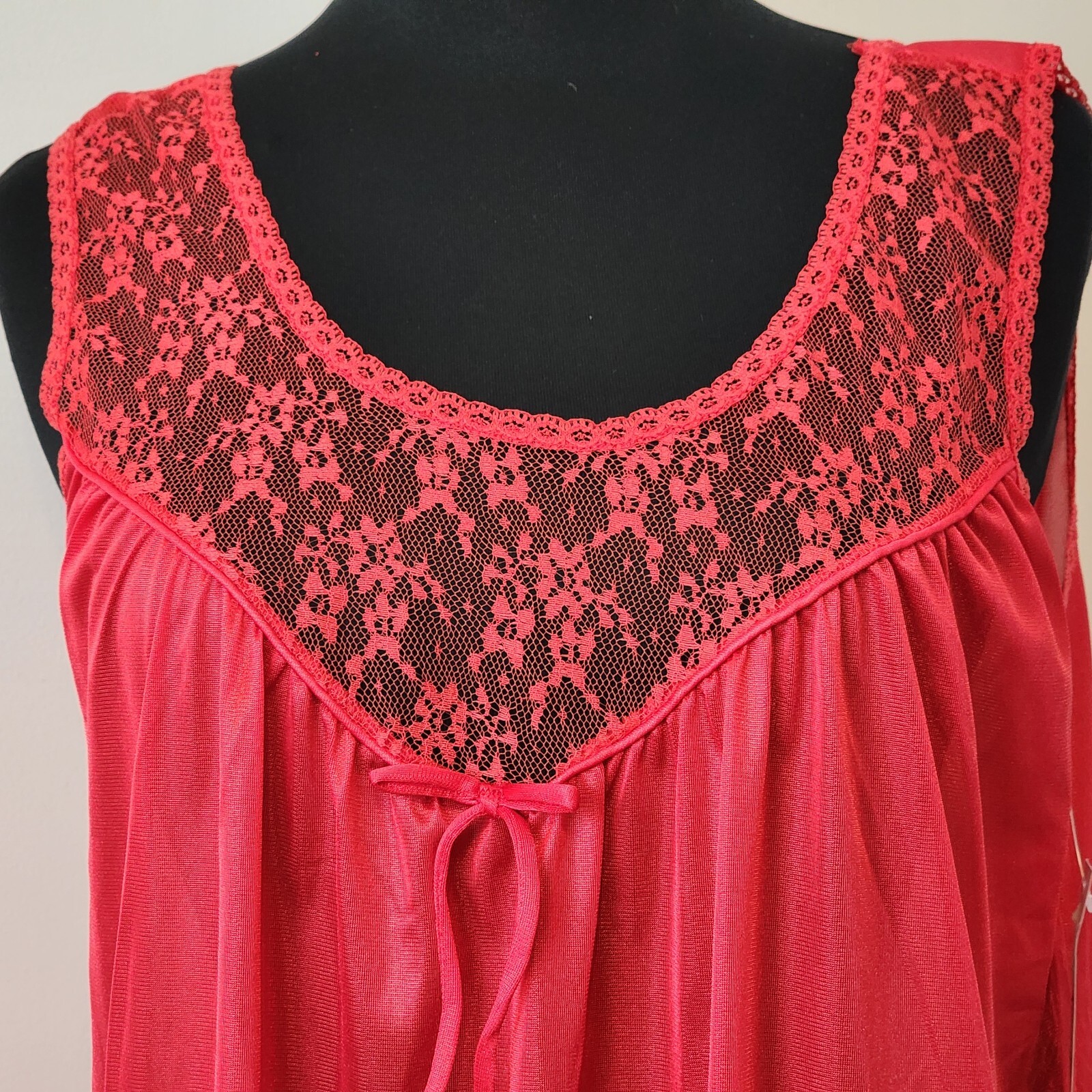 VINTAGE GLENCRAFT Red Womens Nightgown Sz Medium Lace Trim NEW Made USA