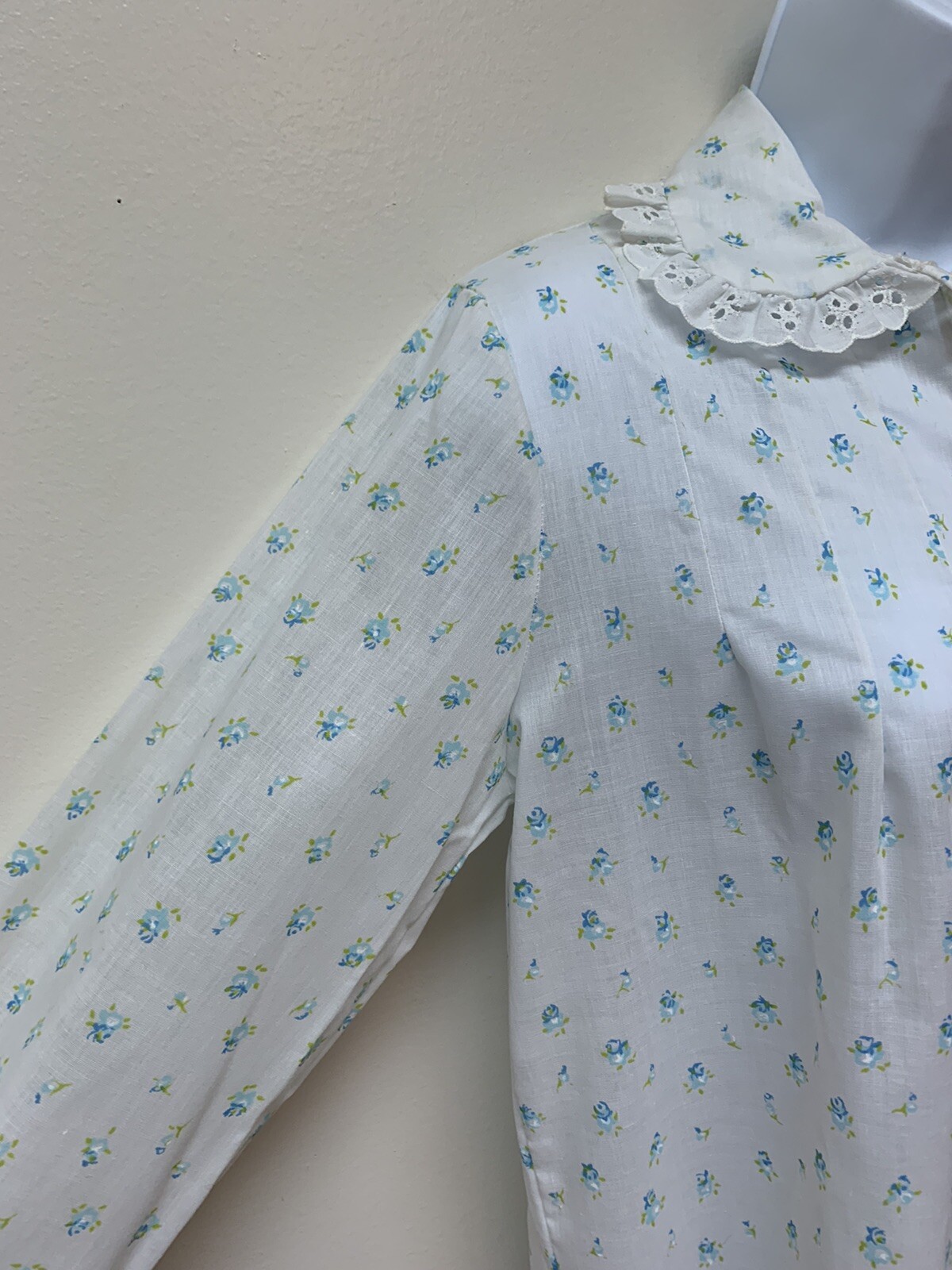 Vintage Najla New York Night Shirt Dainty Blue Floral Cotton Dacron M USA NOS