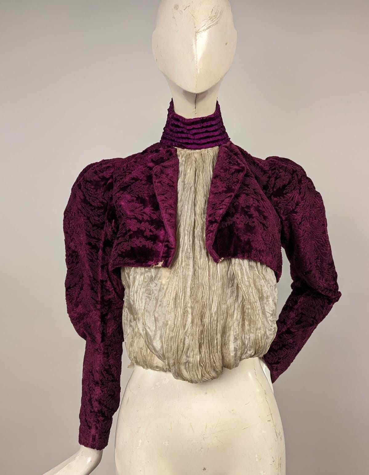 VICTORIAN 1890’S EMBROIDERED VELVET JACKET W SEVERELY HIGH COLLAR 