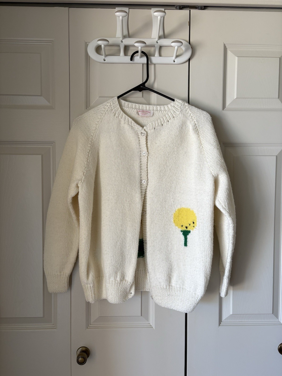 Vintage 1950s hand-knit cardigan. Features a female golfer and ball. Kitchey