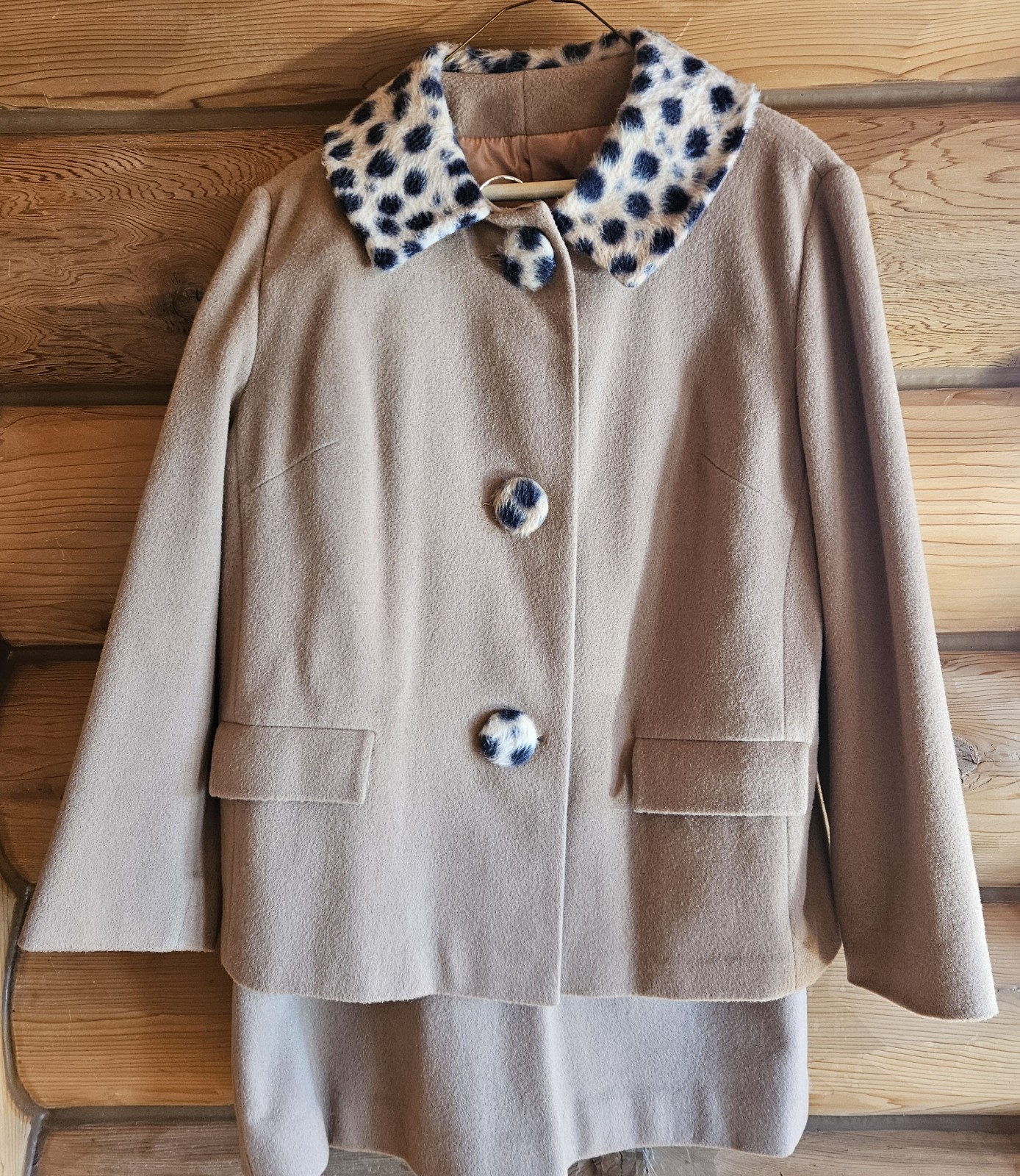 Vintage Tan Wool Skirt And Jacket Leopard Faux Fur Collor Buttons. Size 10