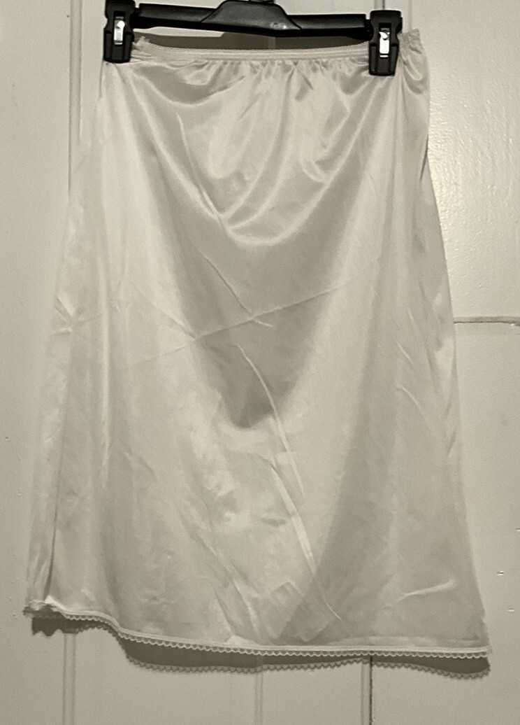 DAWN TO DUSK VINTAGE 70s Half Slip White Silky Tricot Antron III Sz Small 24/26