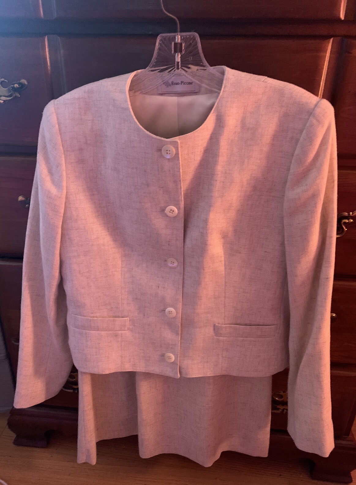 Vintage Evan Picone Skirt Suit Size 8 Lined Beige Skirt And Blazer.
