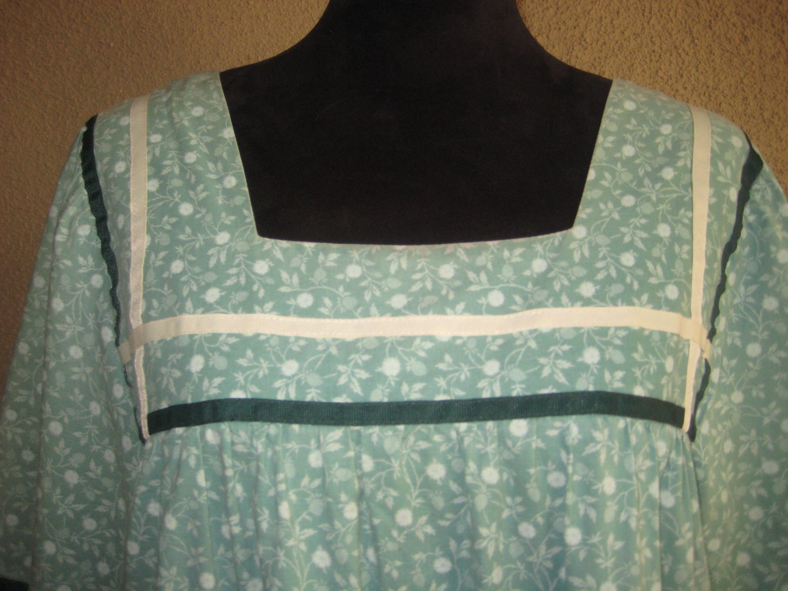 Vintage Hilda Hawaii sage floral ruffle hem puff sleeves muumuu long dress M