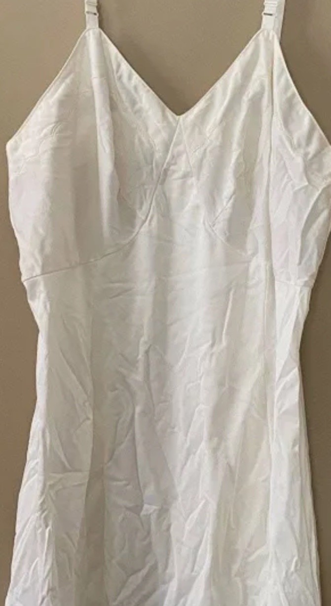 Vtg Sears Full slip Nylon Slip Size 34 New In Package Doesn’t Slip Or Cling