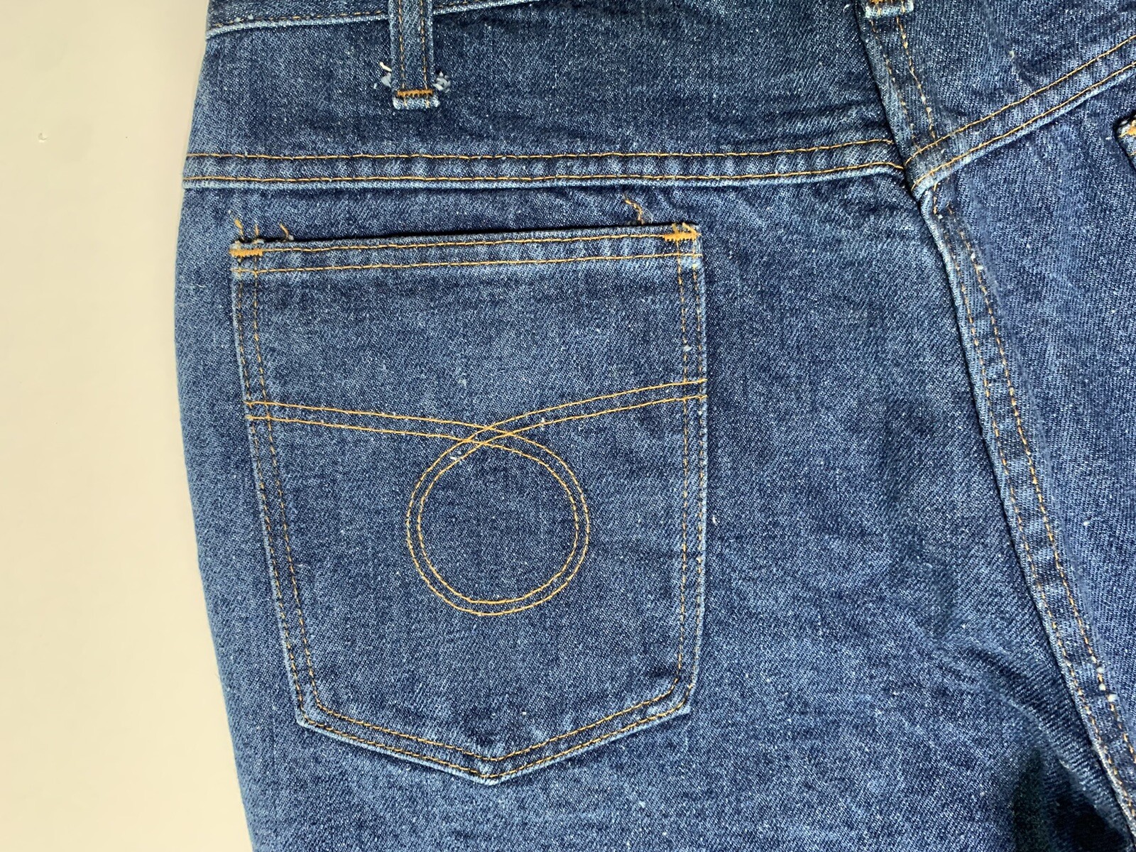 Vintage 70s / 80s Women’s Flaired Blue Jeans 32 3/8×29 11/16