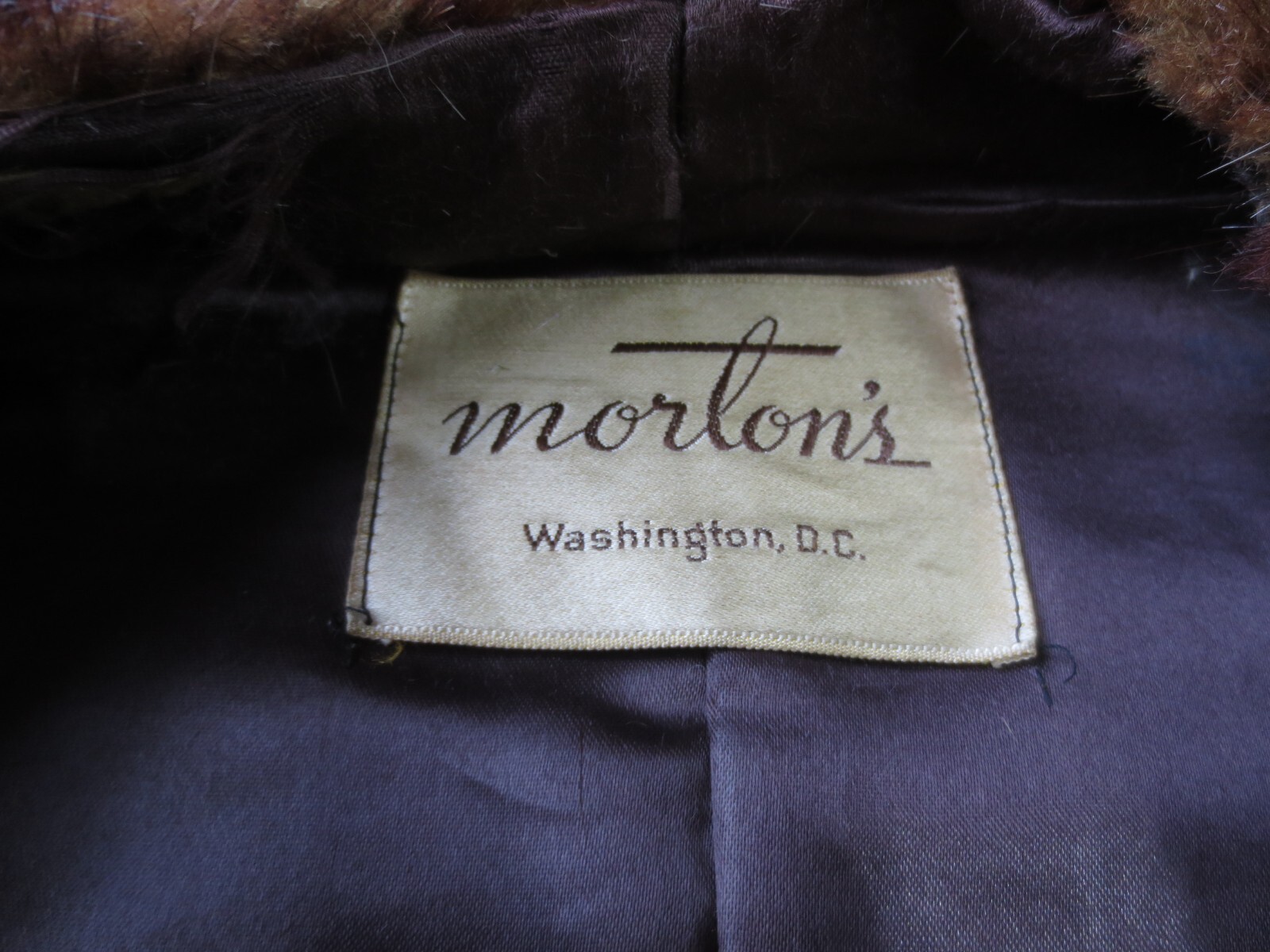 Morton’s Washington D.C. MEDIUM BROWN Ladies FUR CAPE or SHAWL