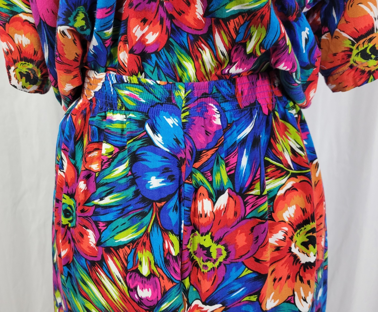Vintage Grand Nouveau Bright Floral Top & Pleated High Waisted Shorts Size Large