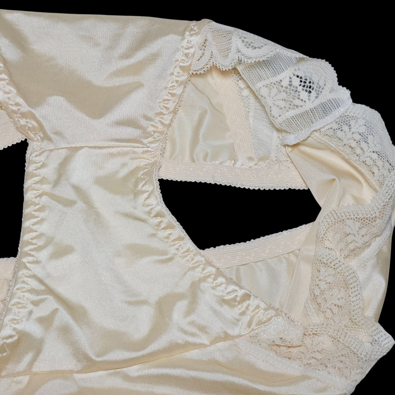 Vintage Slippery Yellow Panty Nylon Spandex Sissy Lace Brief Size 6-7 Hip 35-39″