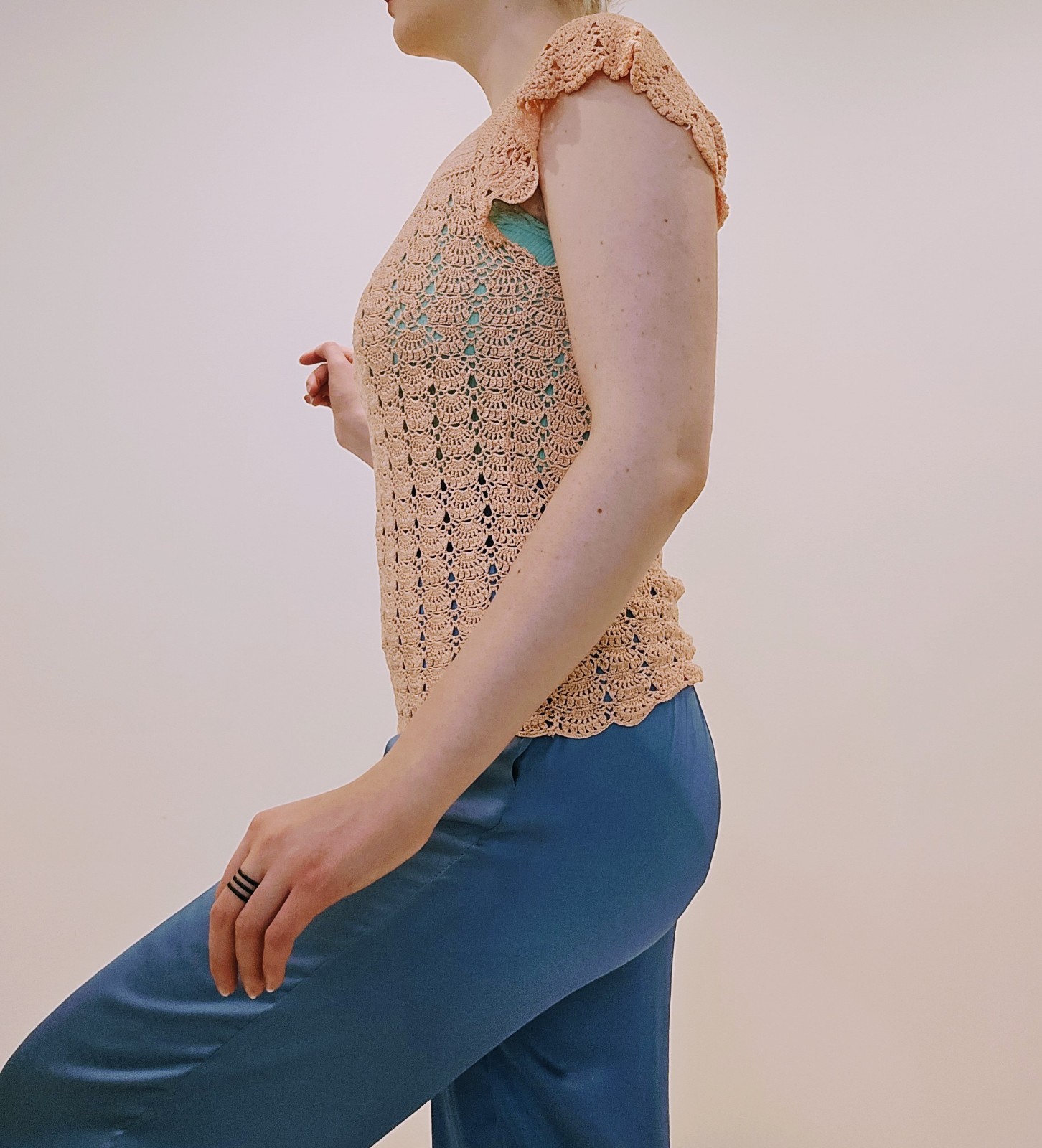 70s VTG Hand Crocheted Rayon Blouse Peach Pink Top Sm Classic square collar