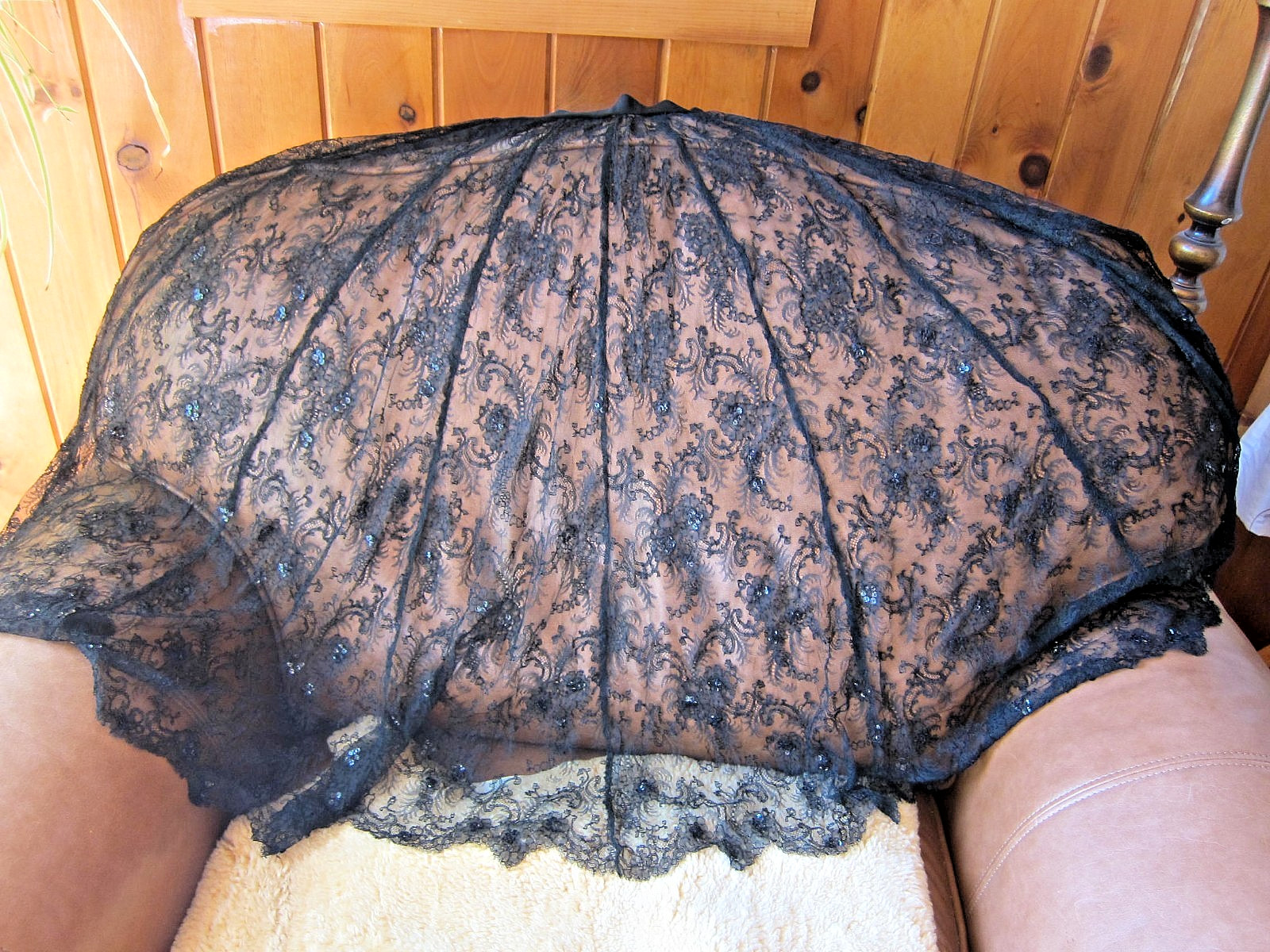 VTG 1950s Black Chantilly Lace Overskirt Panel 85” Sweep~Cupped Sequins~Scallops