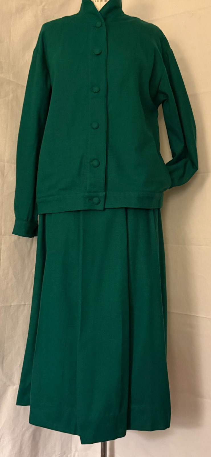 Vtg. Early 1950s GREEN WOOL FLANNEL 2 pc. SUIT, CLASSIC TAILORED, by DOLL HOUSE