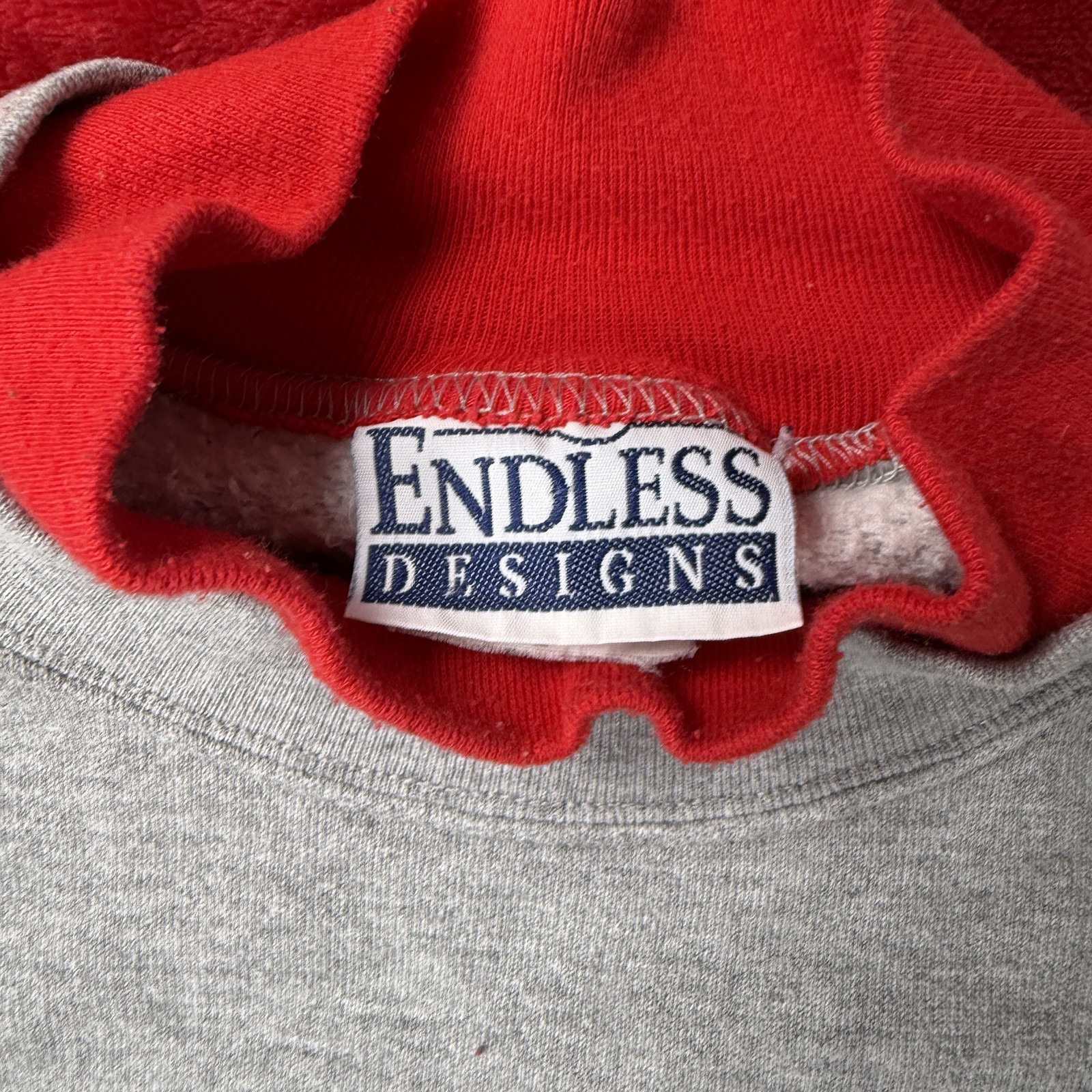 Vintage Endless Designs Santa Rocks Christmas Holiday Sweatshirt Grey Red Mock