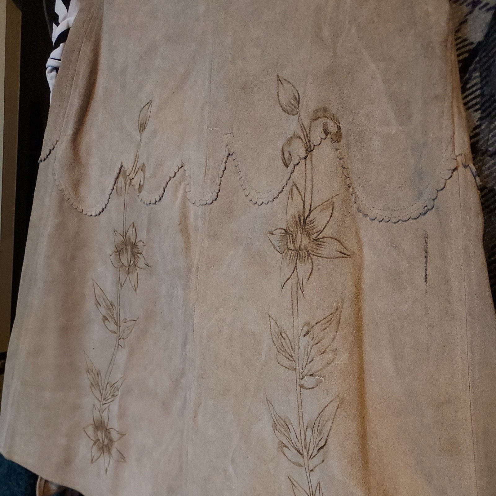 70’s Vintage Suede Floral Cape Capelet Floral Appliqué Hippy Chic Boho