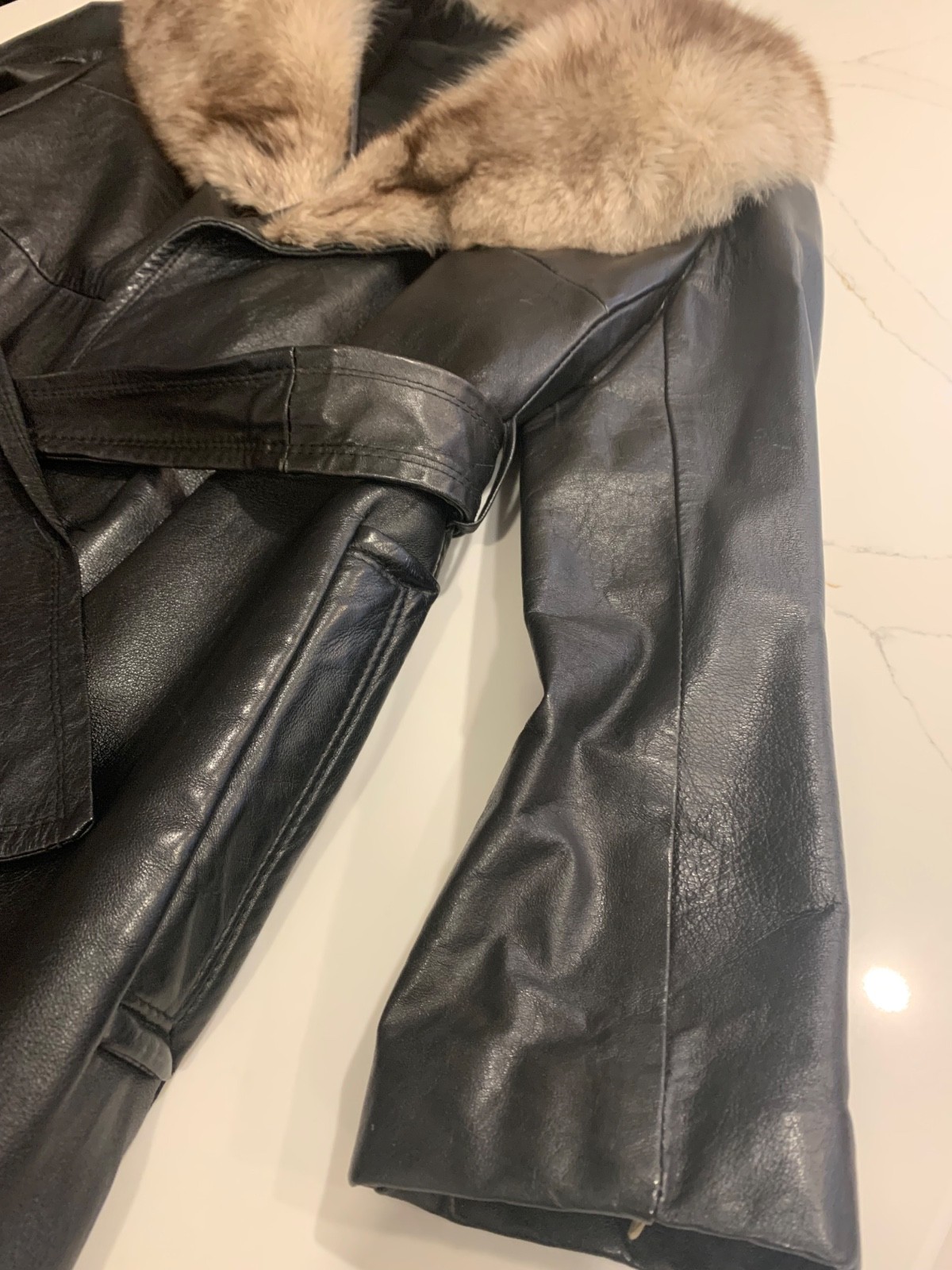 Vintage Black Leather Coat w Fox Fur Collar Timeless Luxury Mob Wife Classic