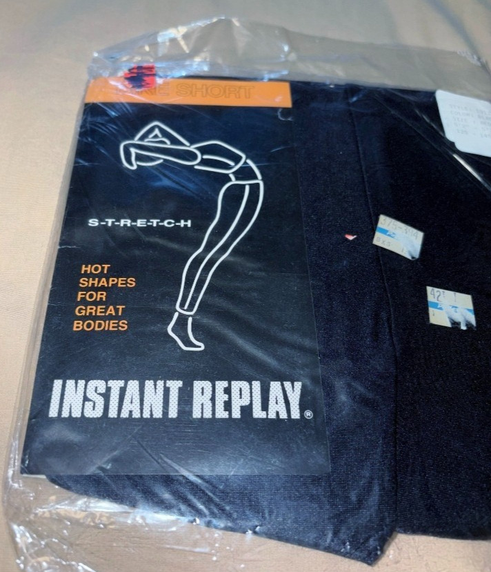 New NOS VTG Instant Replay M Nylon Lycra Bike Shorts Black 120/145 lbs 5’2 / 5’7