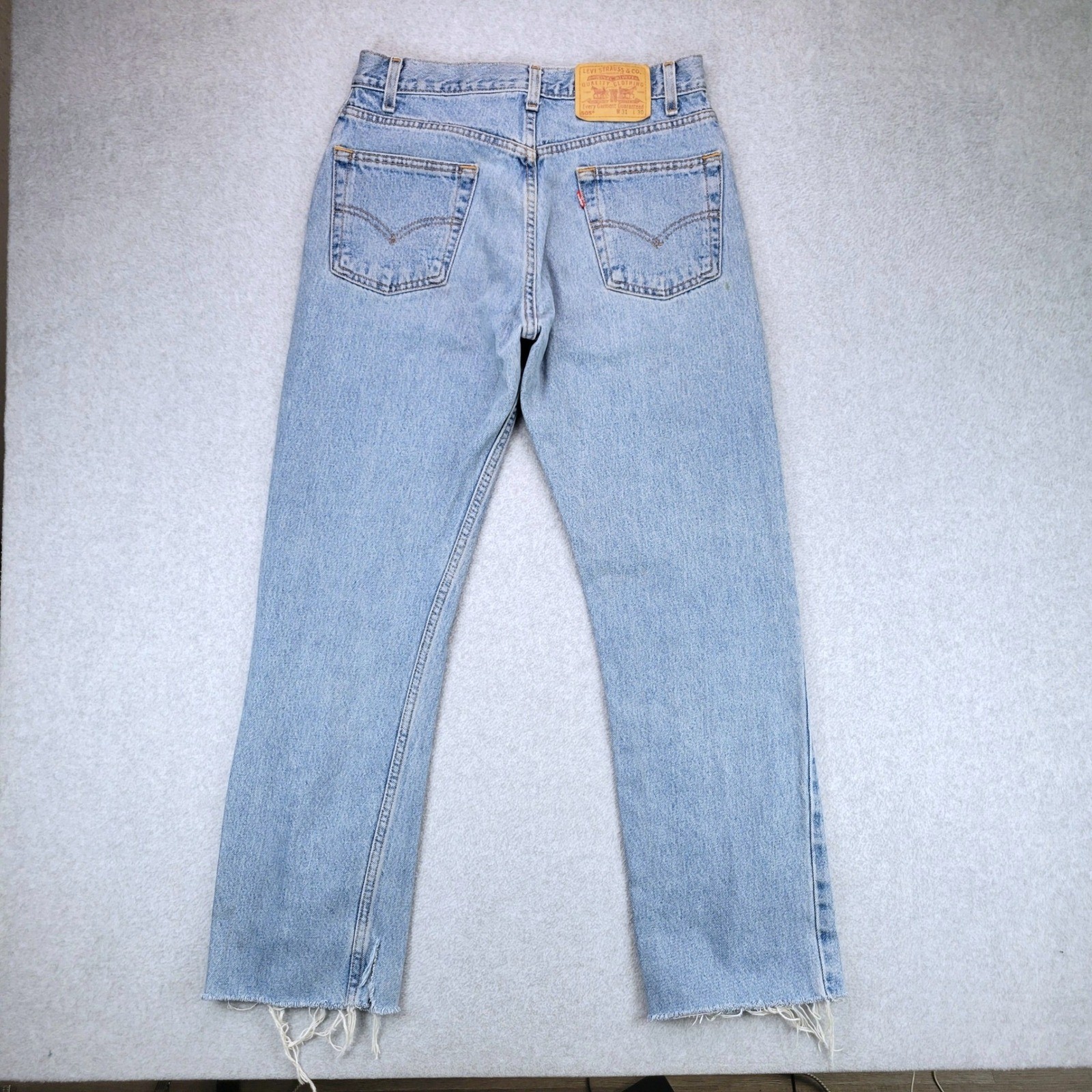 Levi’s 505 Regular Fit Jeans Womens 31×28 Light Wash Distressed Raw Hem Vintage