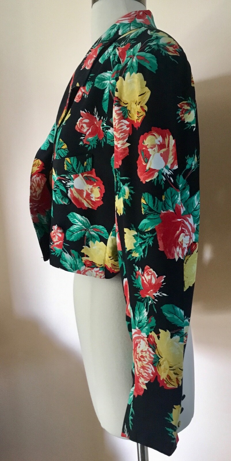 VTG A.B.S. CLOTHING COLLECTION RAYON JACKET SZ SM-PETITE FLORAL ON BLACK USA