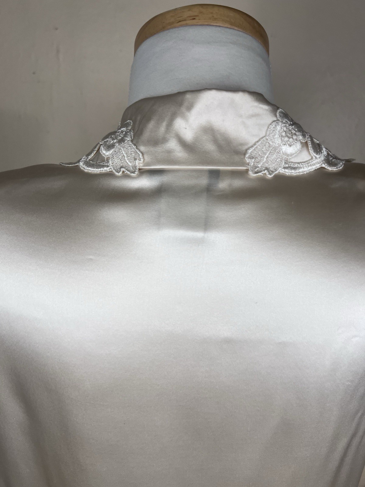 VTG 90’s Nilani Silk Blouse Embroidered Collar Buttons Petite 12 Ivory White