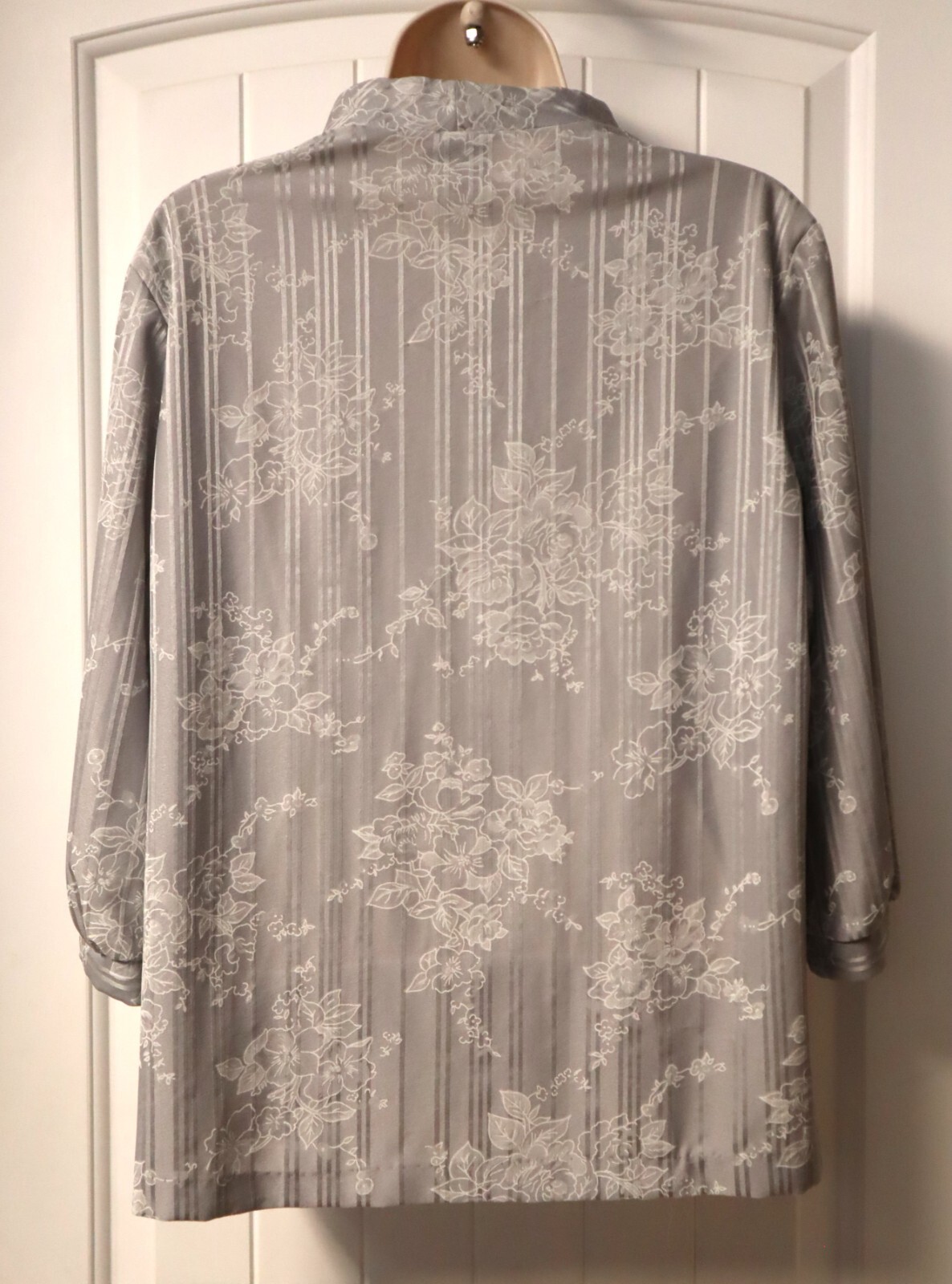 Vintage 1960s LADY SEVIA 1/2 sleeve white floral striped gray blouse (check meas
