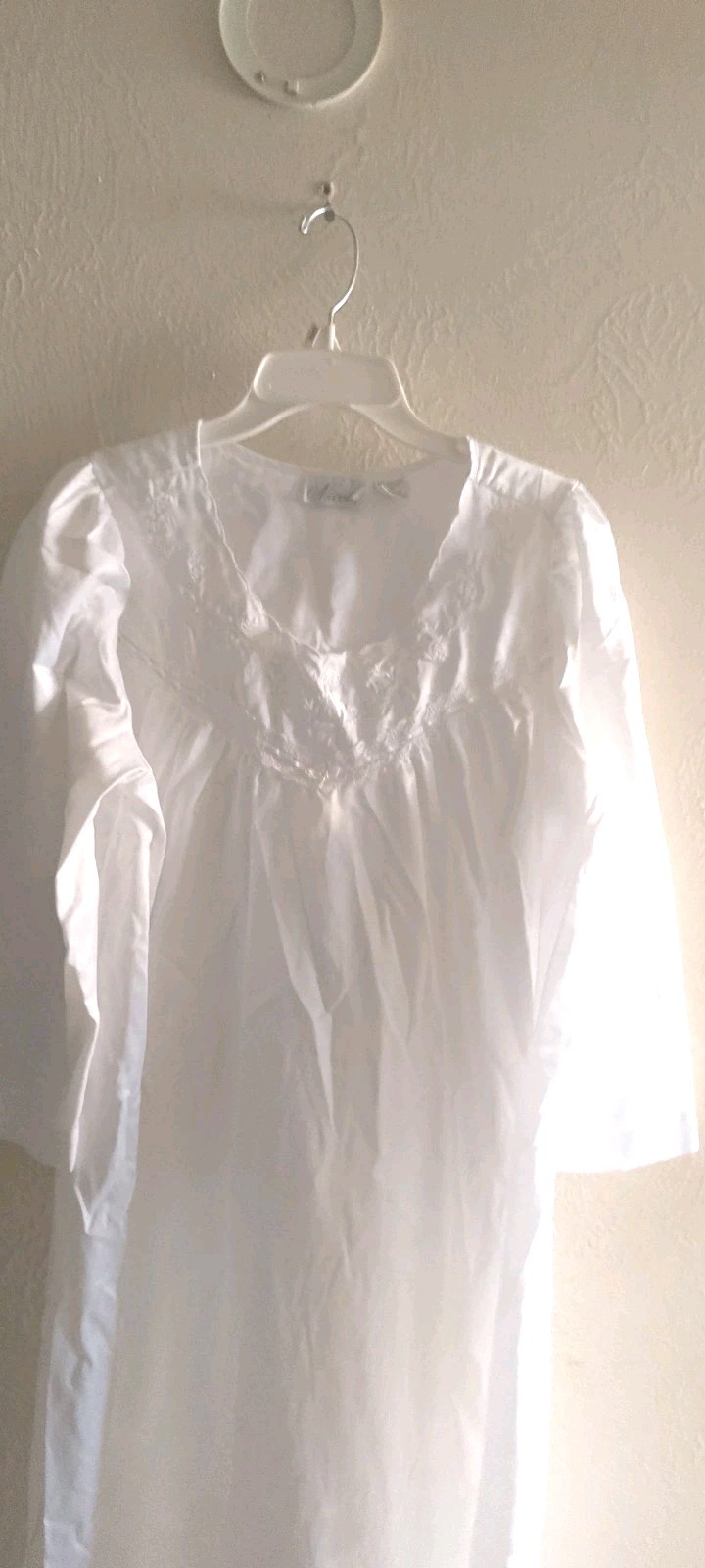 Vtg, Nicole,Maxi Nightgown,Satin, M, White, Embroidery, Grandma core 80s,glossy