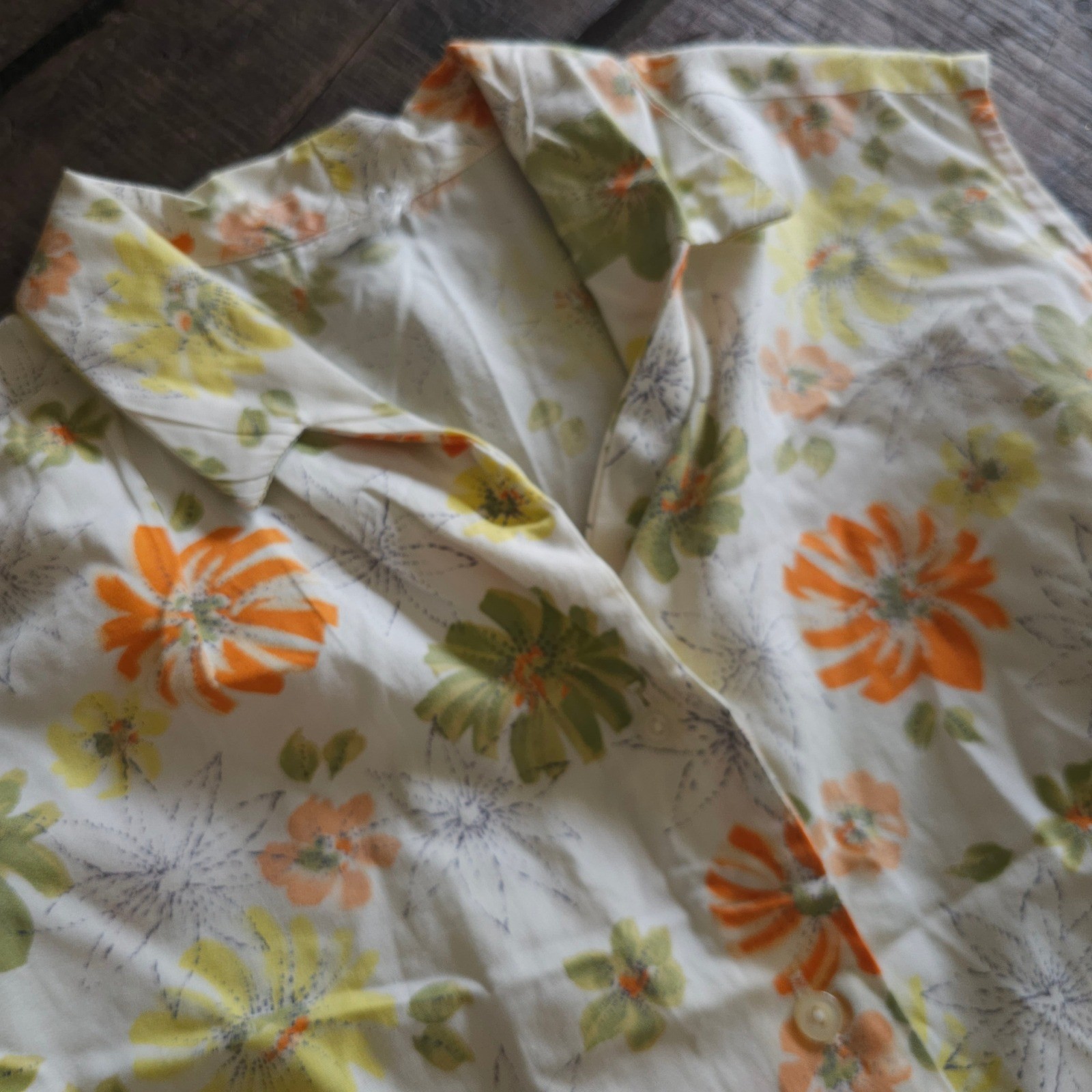 Truly Regal Vintage 50 60s Floral Sleeveless Button Down Blouse Orange Green Mod