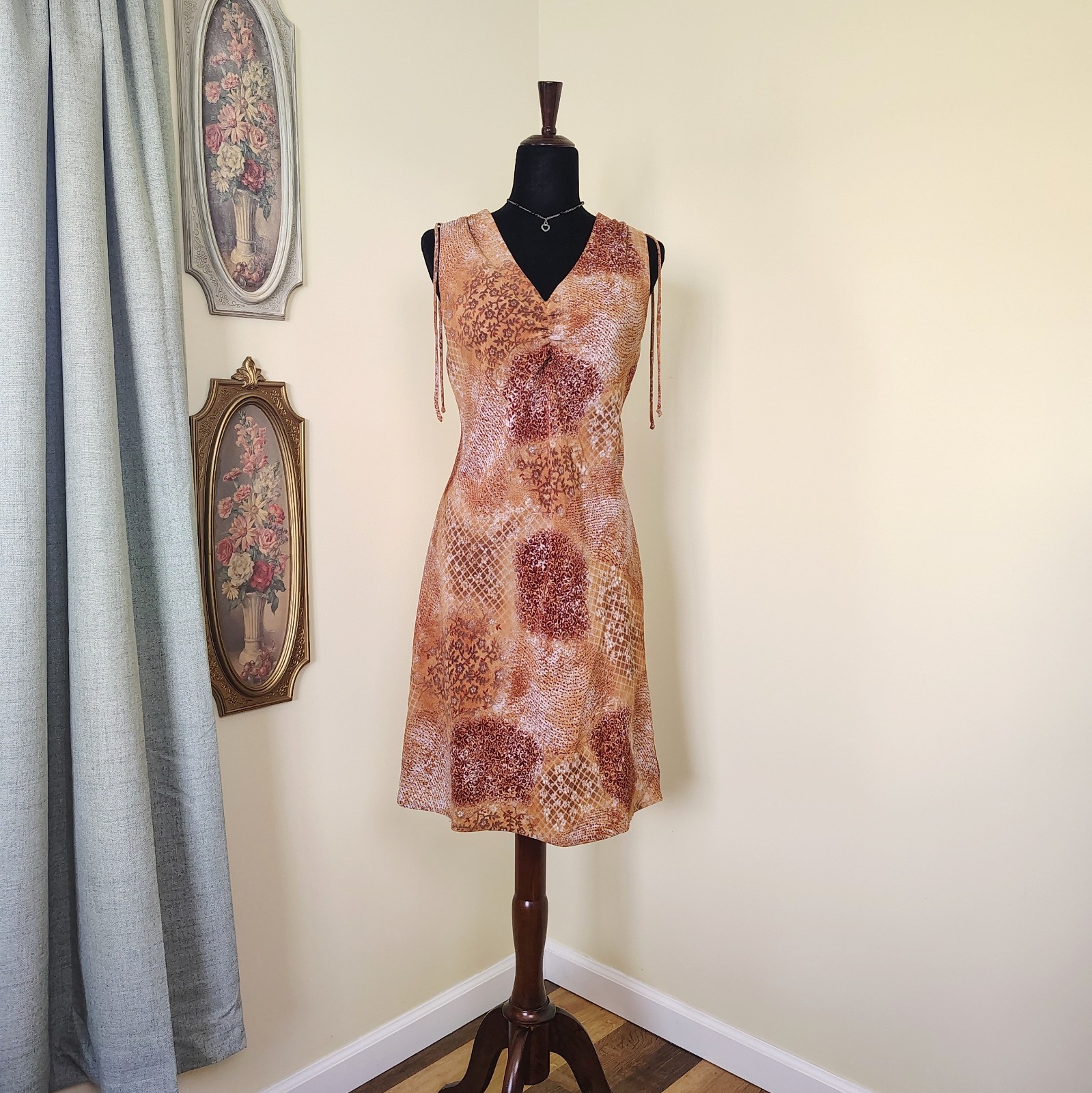 Vintage 90s/Y2K Camel Brown Floral Polyester LISA JOY Ruched Mini Dress – L