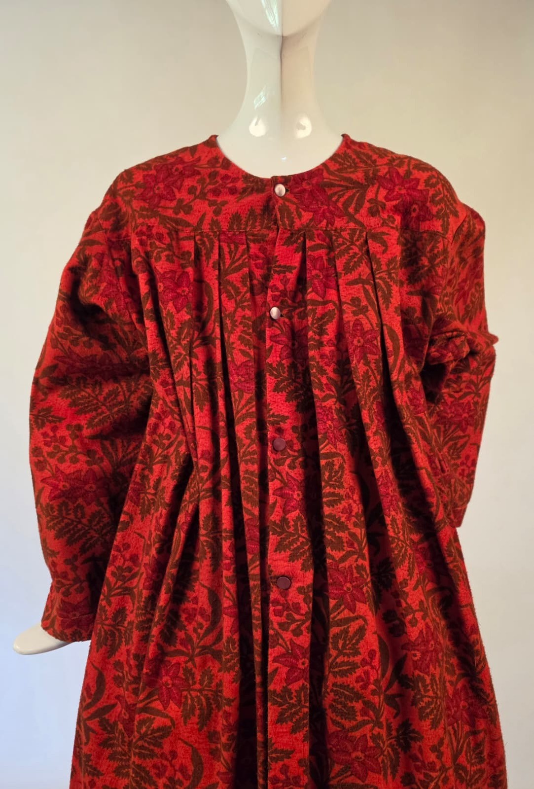 VICTORIAN 19TH C RED + BLACK FLORAL PRINT FLANNEL BUSTLE WRAPPER DRESS