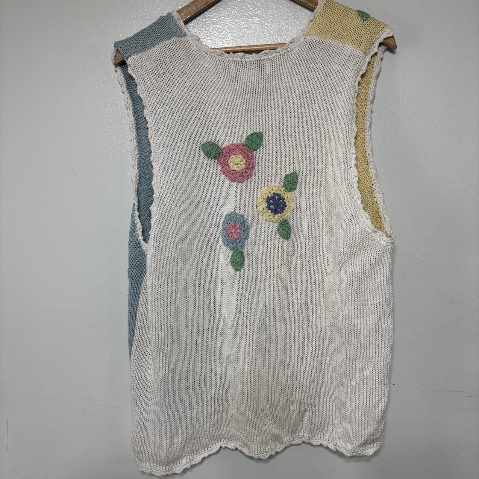 Vintage Mandal Bay Pastel Knitted Floral Vest Size XXL Grandmacore Cottagecore