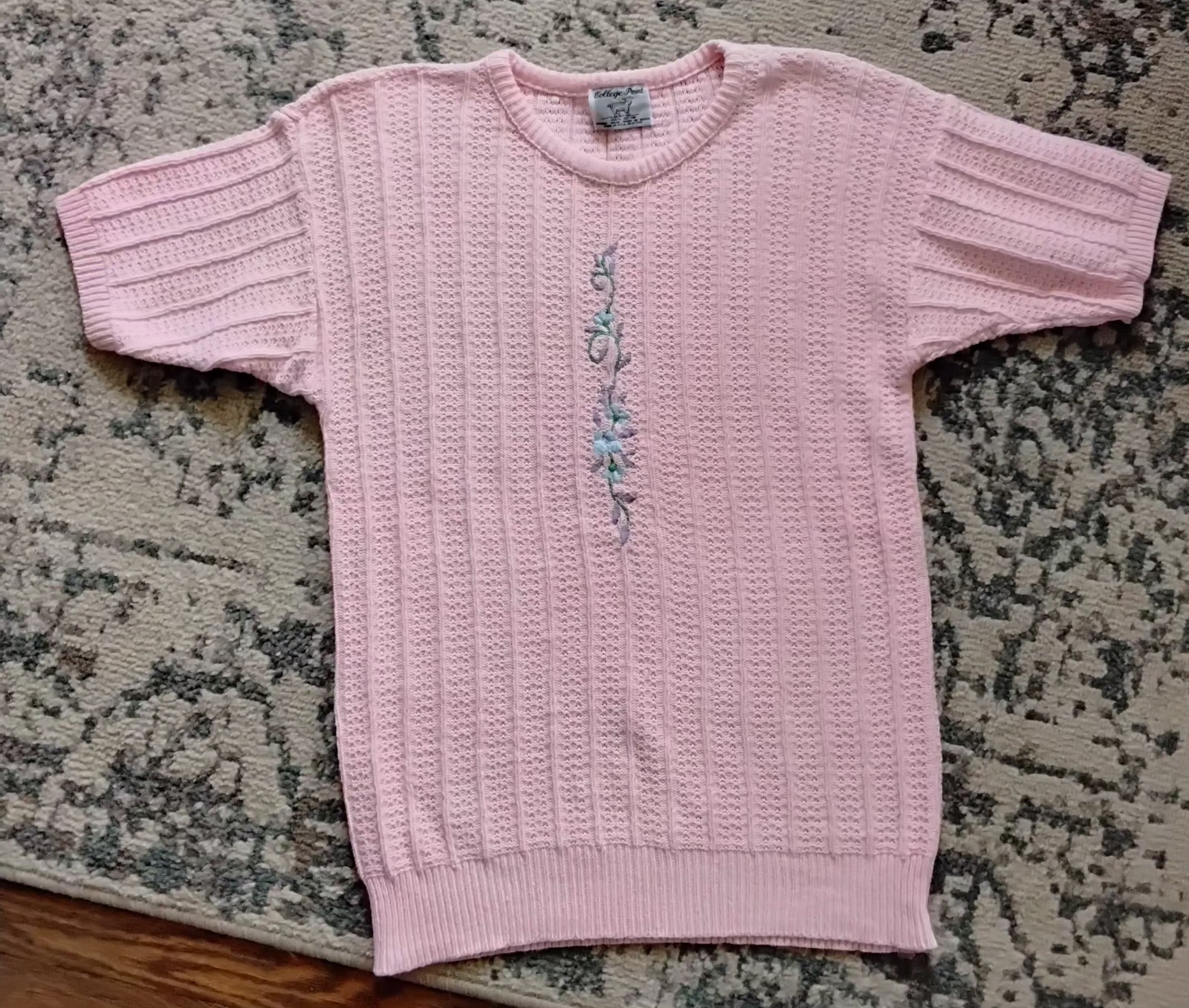 Vtg College Point 100% Cotton S Slv Embroidered Sweater Med Ex Shape Smoke Free