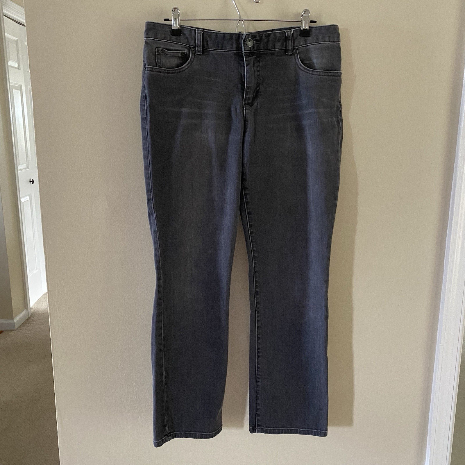 VIN Women’s Black Gray CHAPS Denim Petite Jeans Size 10P 28″ Inseam Cotton Blend