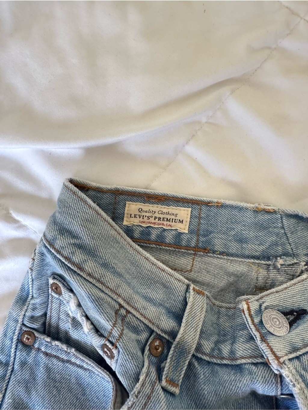 Vintage Levi’s 501 Light Wash Distressed Denim Jeans Women’s Size 0/2 Approx Y2K