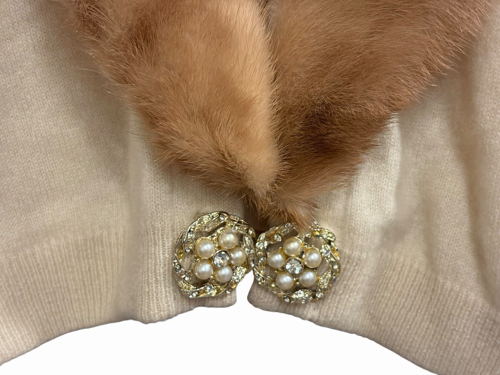 Vtg 1950s Dalton Ivory Cashmere Sweater Detachable Mink Collar Pearl Clasp PL