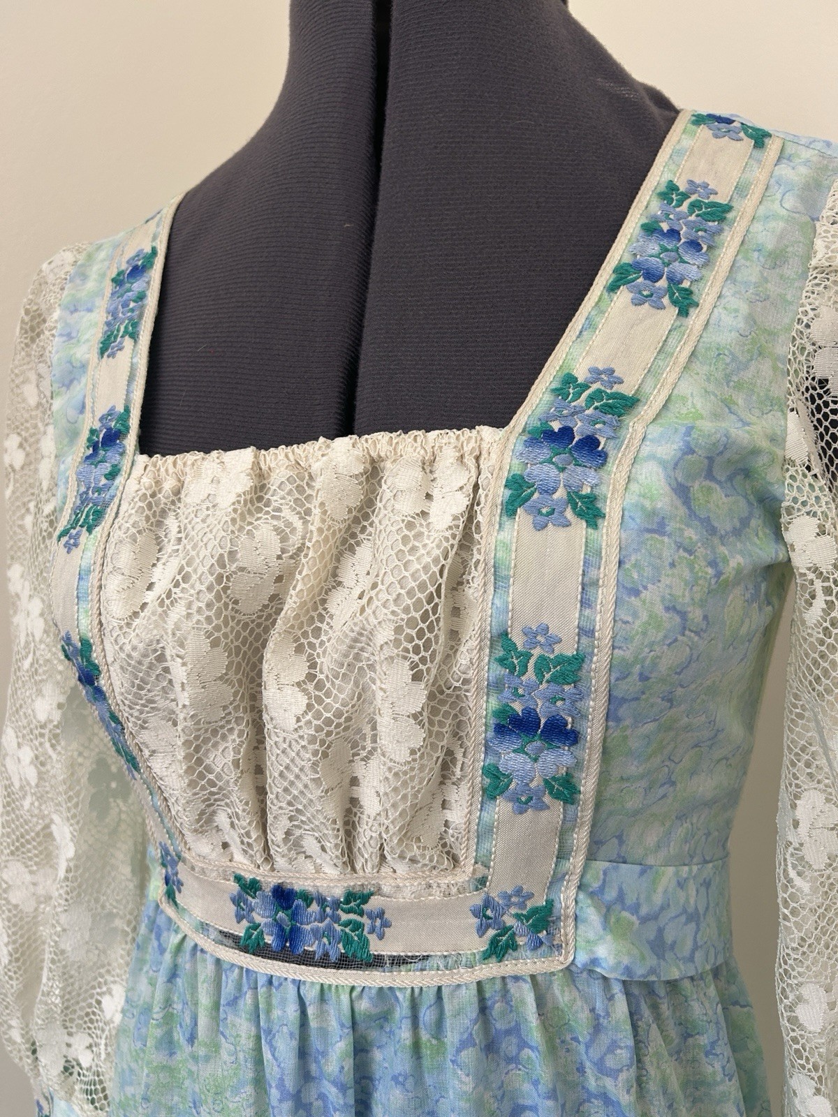 Vintage 60s/70s Vicky Vaughn Embroidered Lace Prarie Renaissance Dress