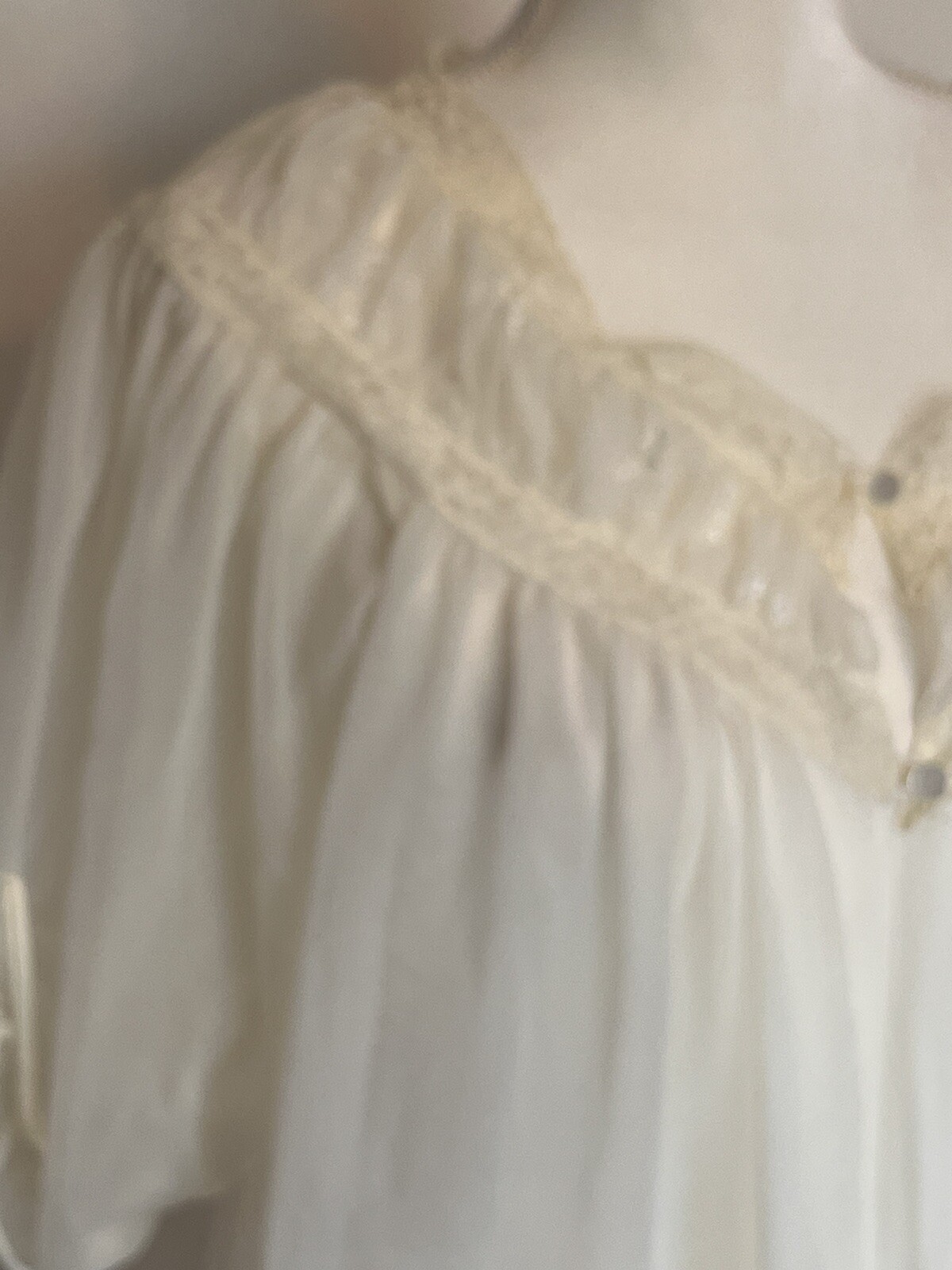 Vintage Seamprufe Ivory Nylon Double Layer Robe Two Button Front Back Bow